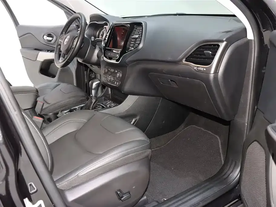 Jeep Cherokee — фото 6