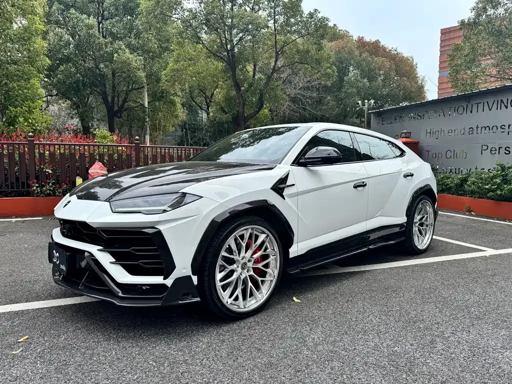 Lamborghini Urus — фото 1