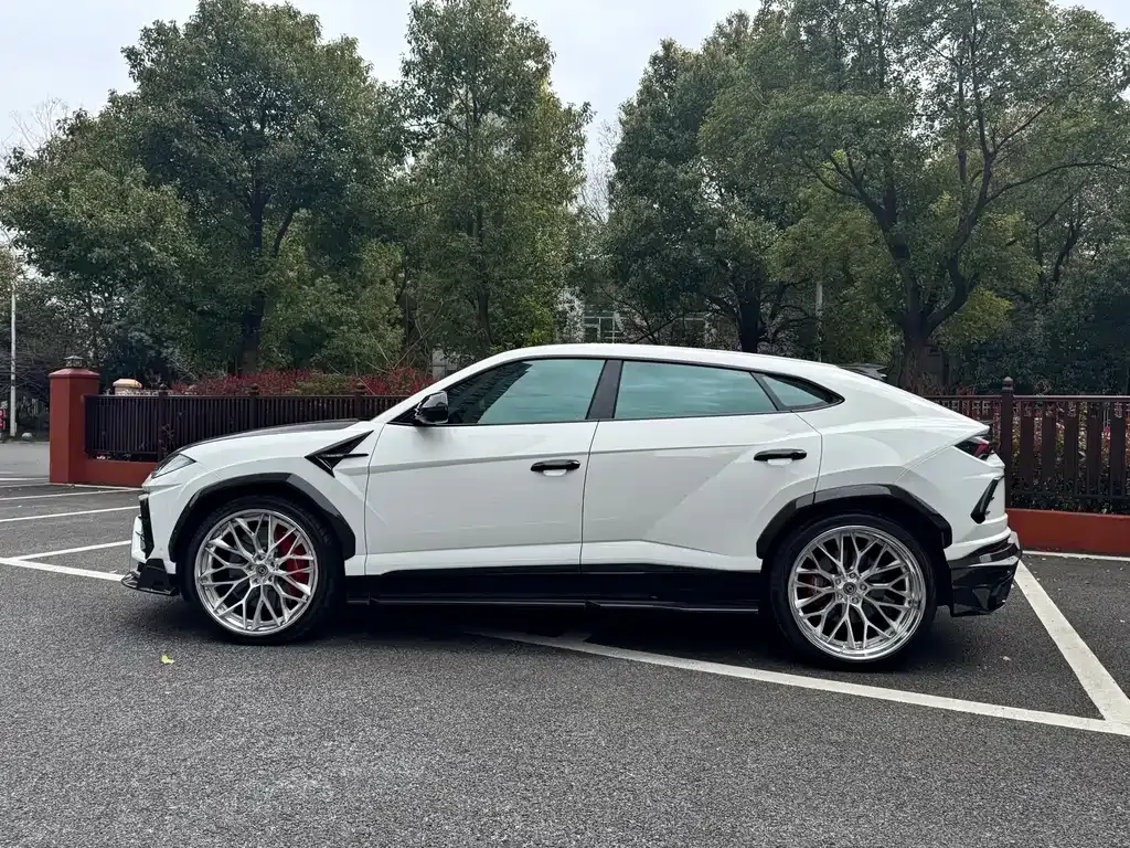 Lamborghini Urus — фото 9