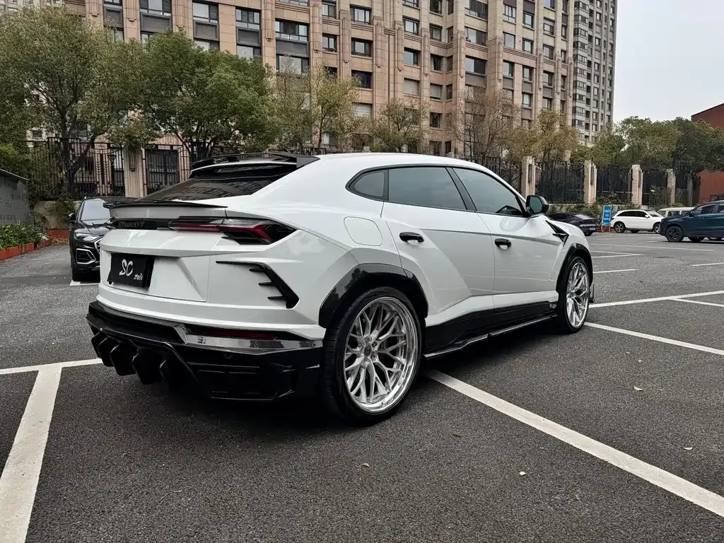 Lamborghini Urus — фото 6