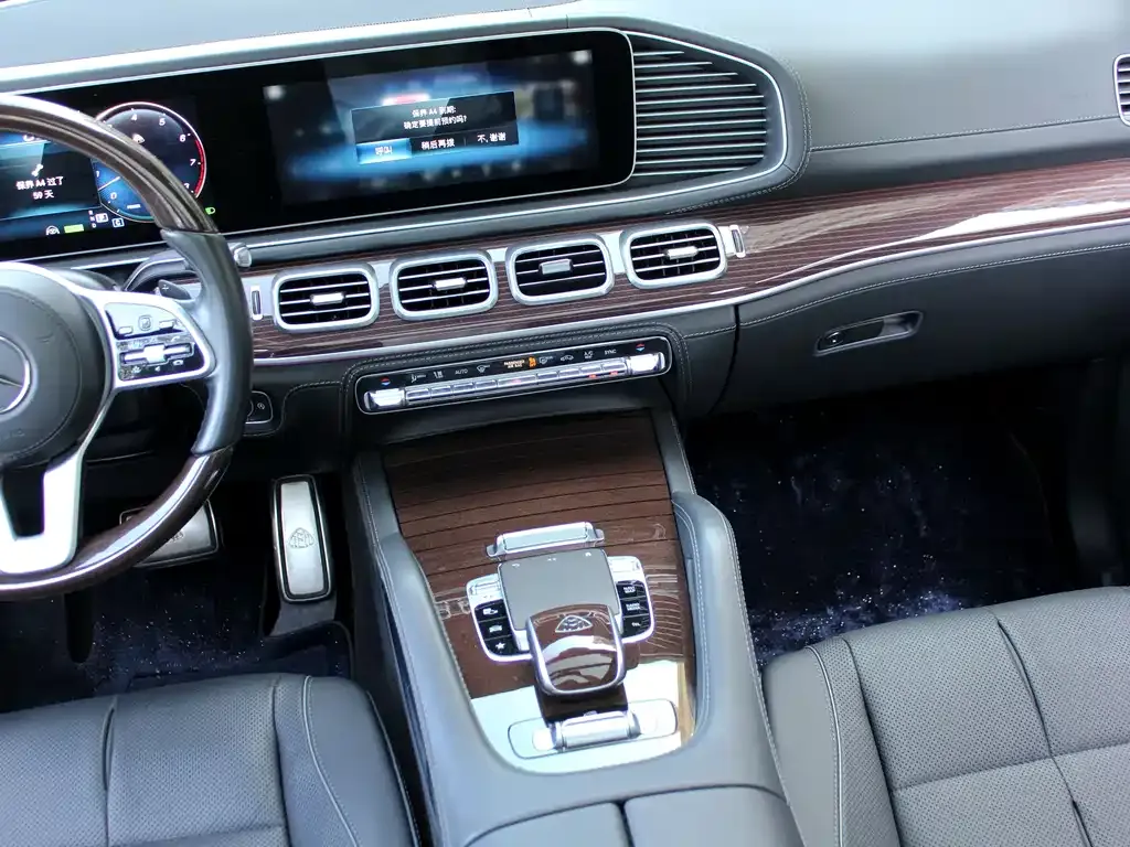 Mercedes-Benz GLS — фото 6