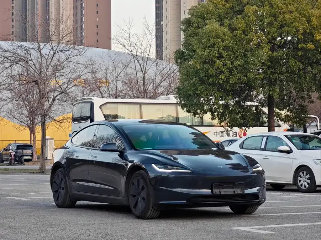 Tesla Model 3 — фото 5