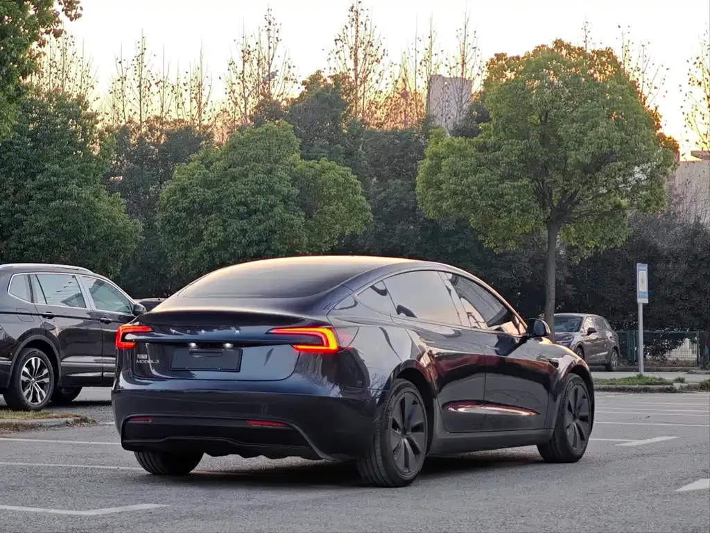Tesla Model 3 — фото 7