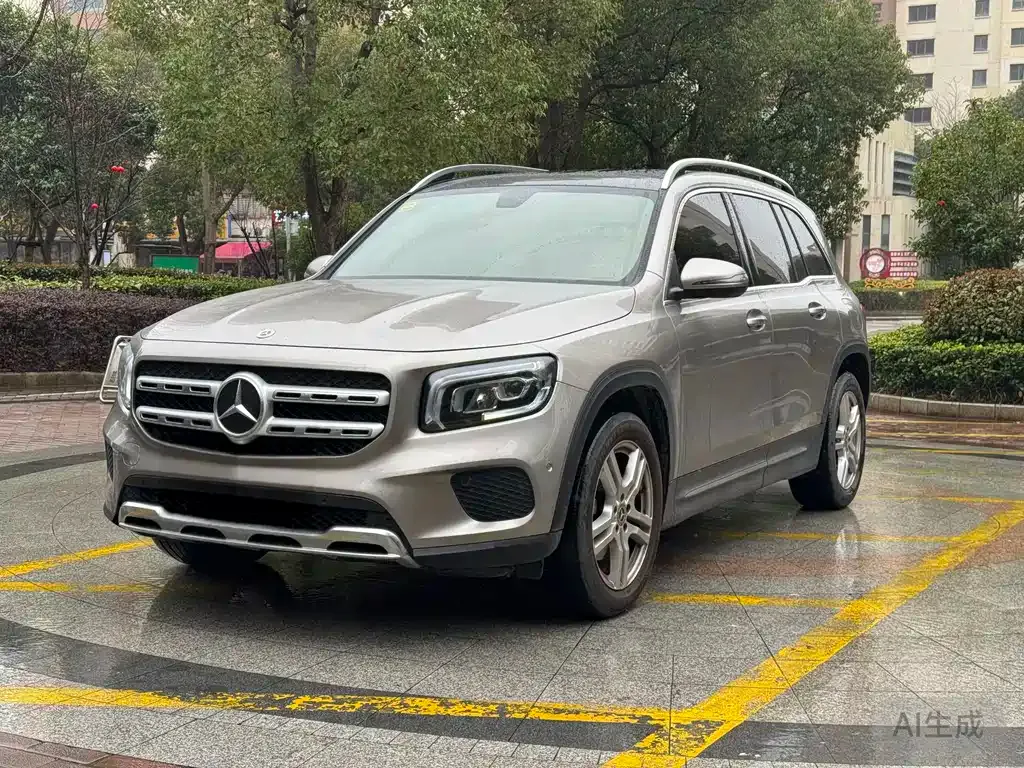 Mercedes-Benz GLB — фото 1