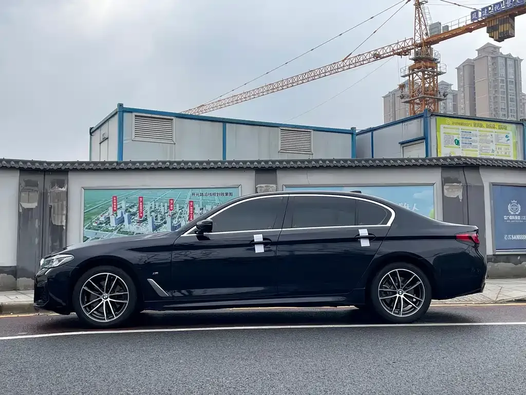 BMW 5 Series — фото 5
