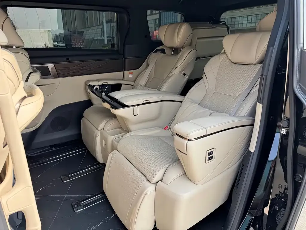 Toyota Vellfire — фото 6