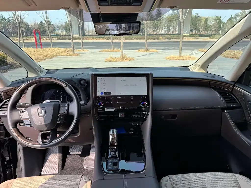 Toyota Vellfire — фото 10