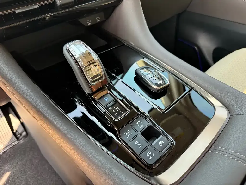Toyota Vellfire — фото 9