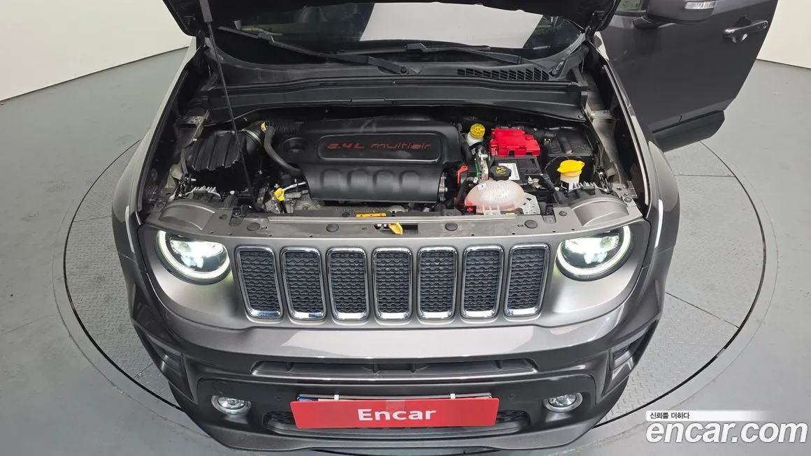 Jeep Renegade — фото 10