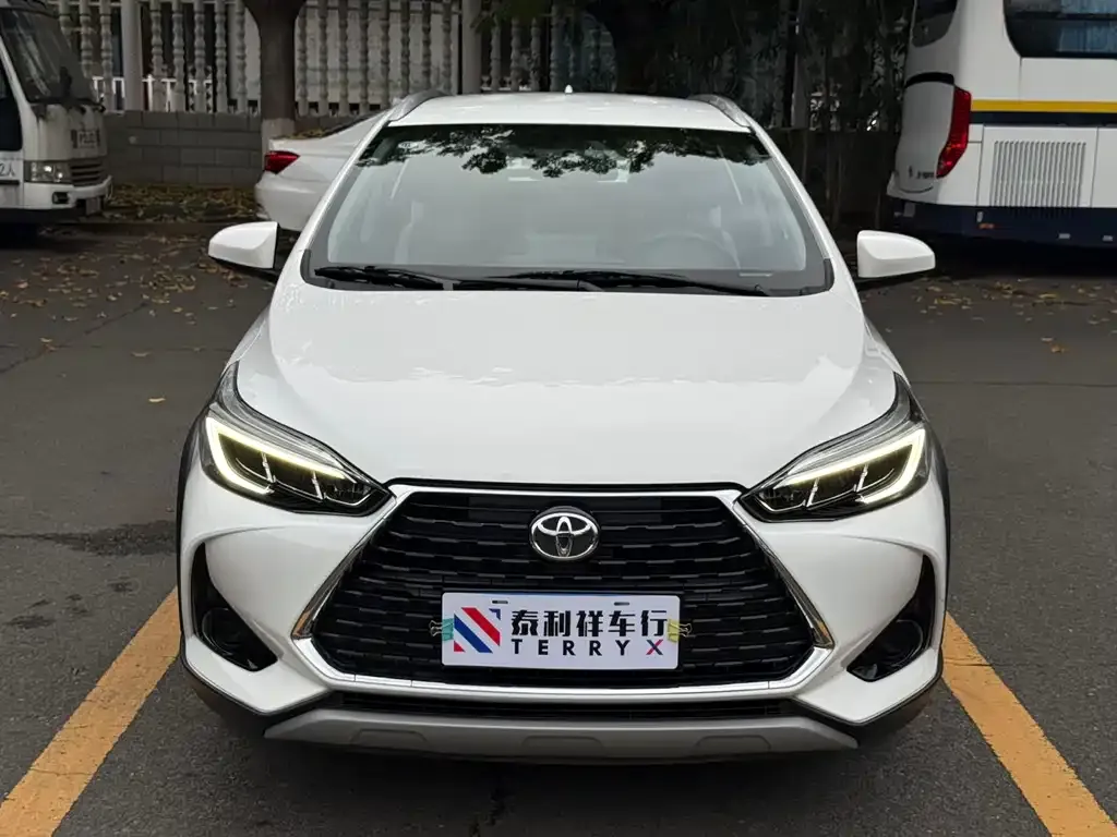 Toyota Yaris L — фото 3