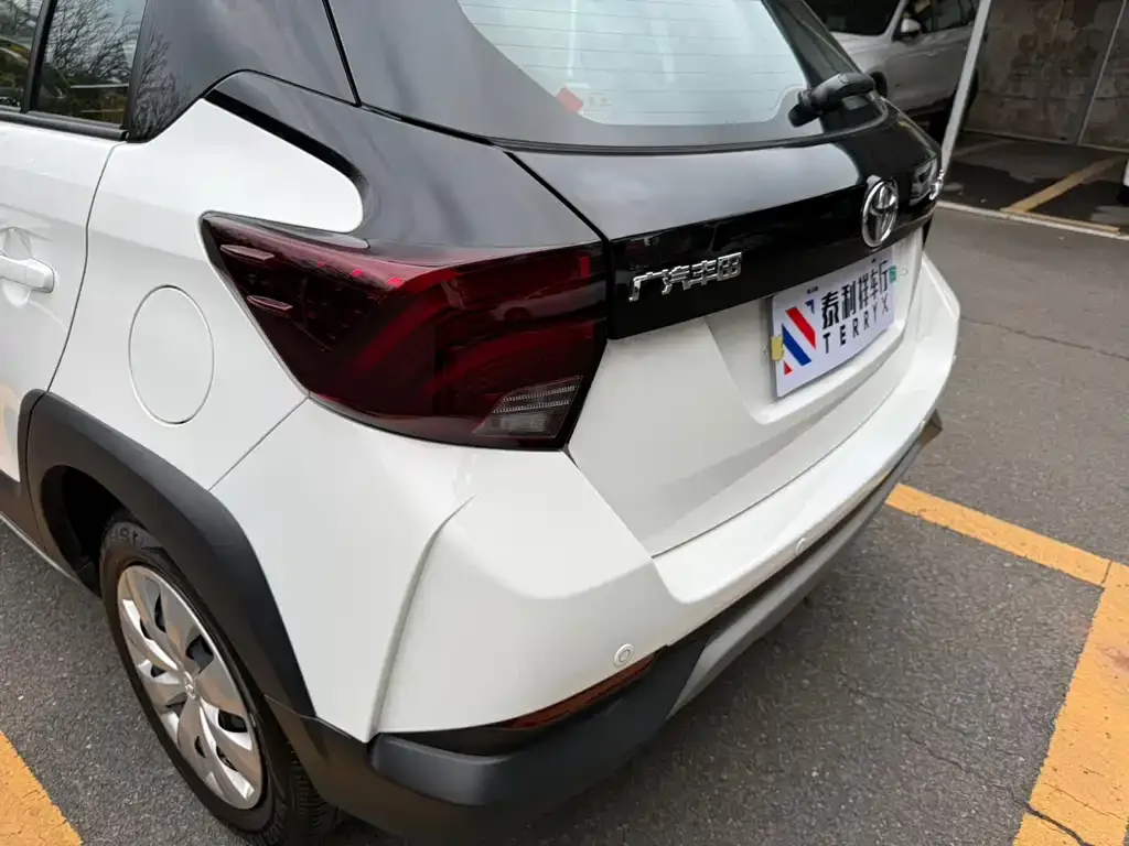 Toyota Yaris L — фото 6