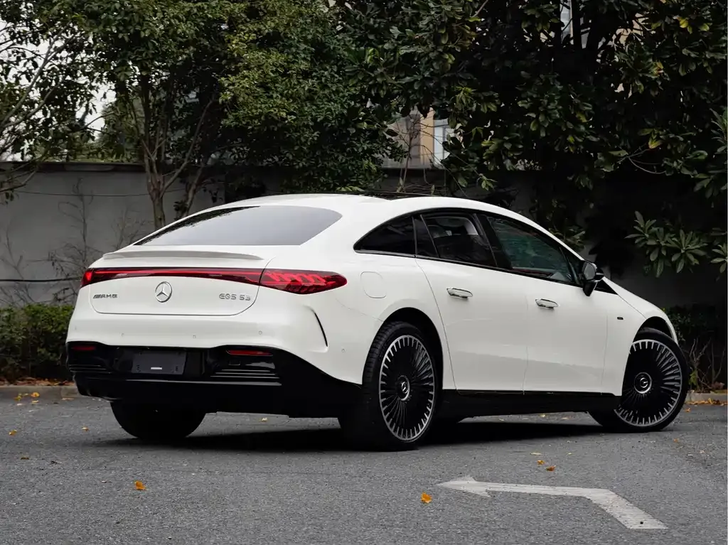 Mercedes-Benz EQS AMG — фото 9