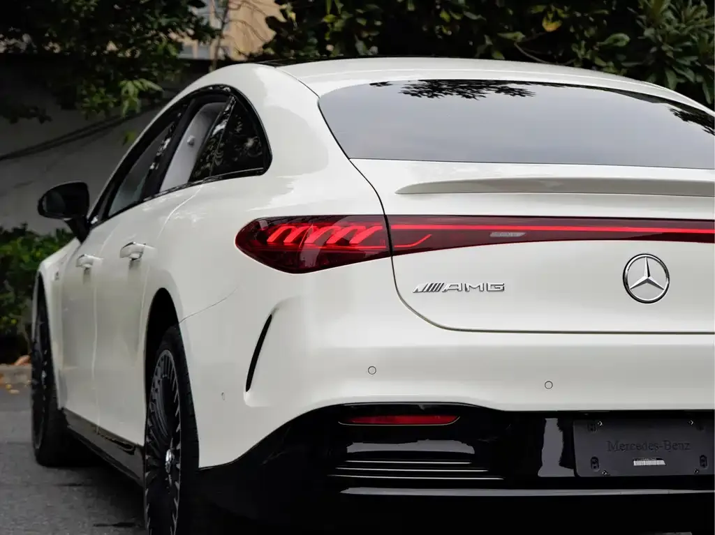 Mercedes-Benz EQS AMG — фото 10