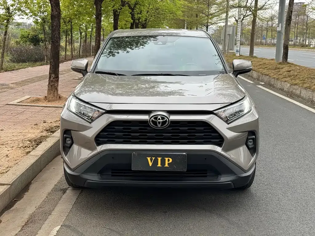 Toyota RAV4 — фото 10