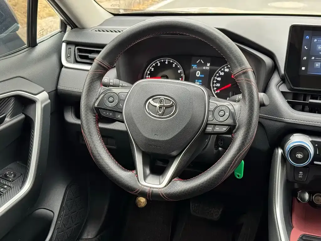 Toyota RAV4 — фото 4