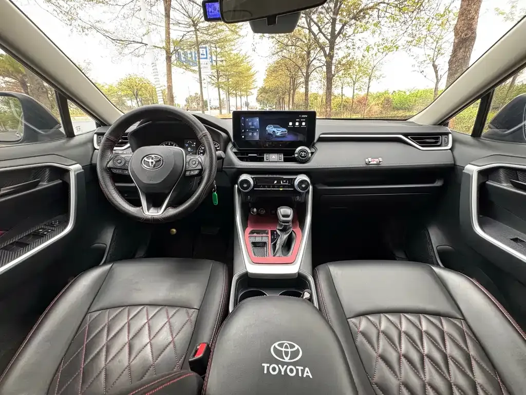 Toyota RAV4 — фото 3