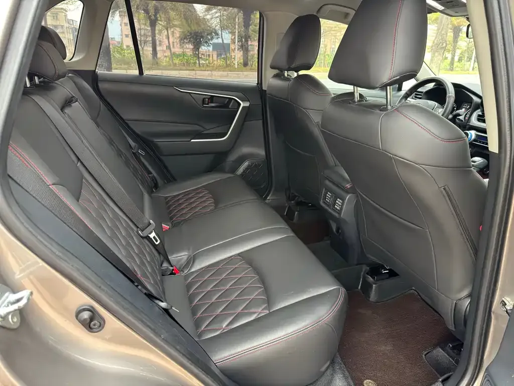 Toyota RAV4 — фото 2