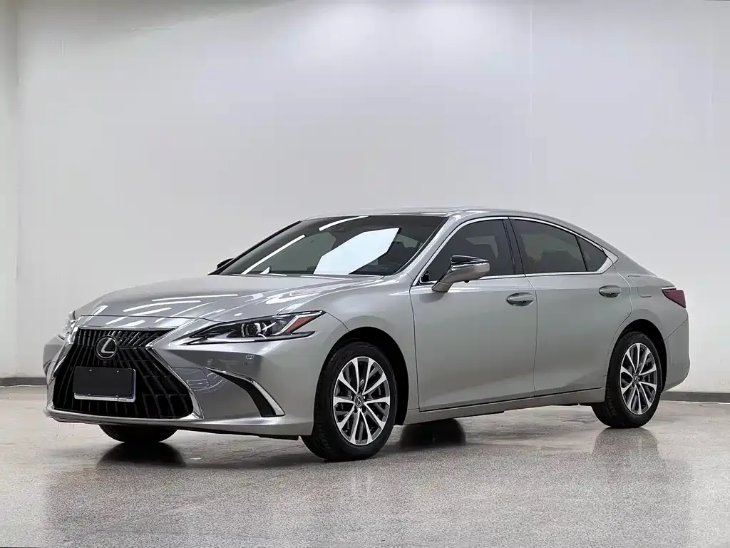 Lexus ES — фото 1