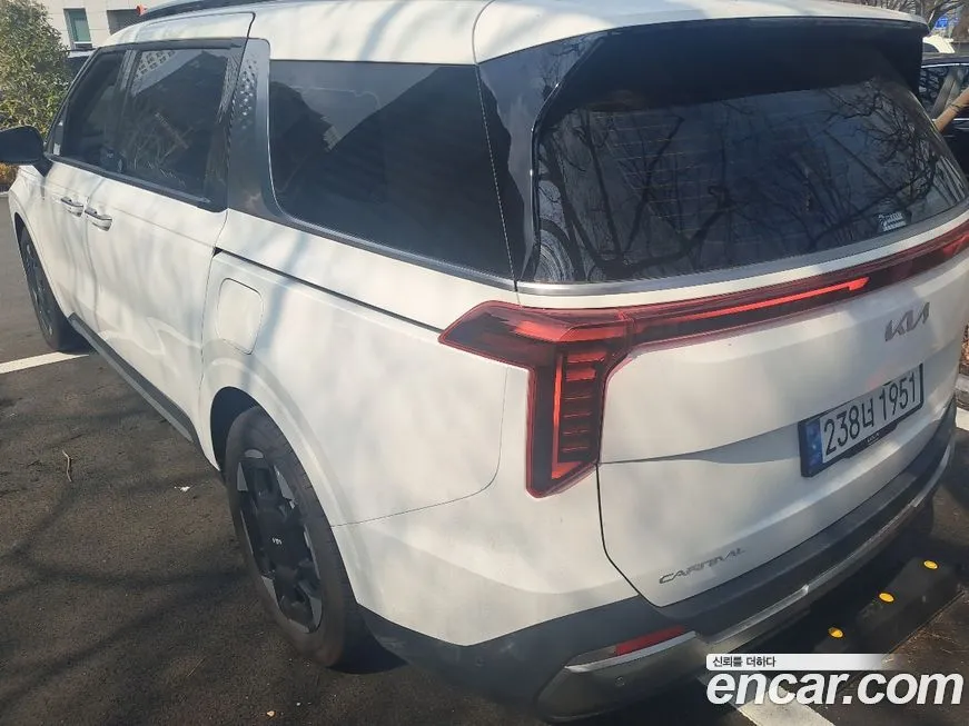 Kia Carnival — фото 10