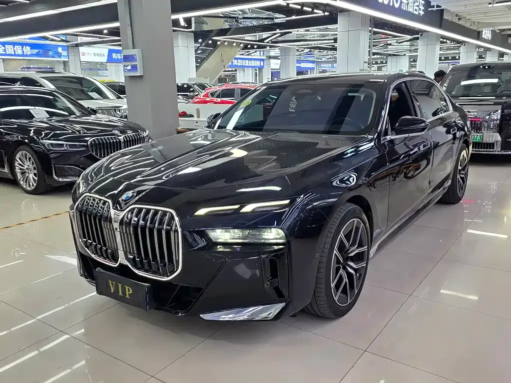 BMW 7 Series — фото 1