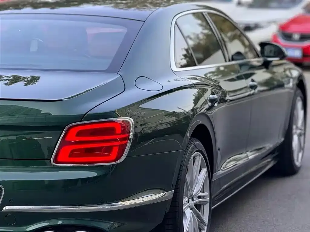 Bentley Flying Spur — фото 5