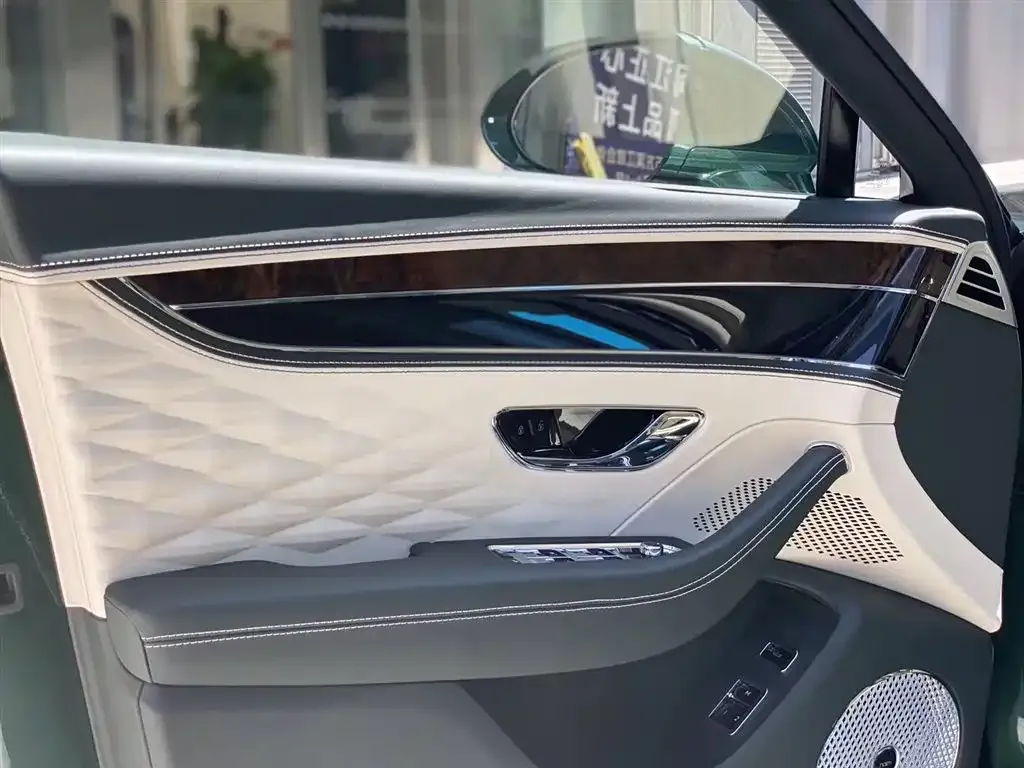 Bentley Flying Spur — фото 6