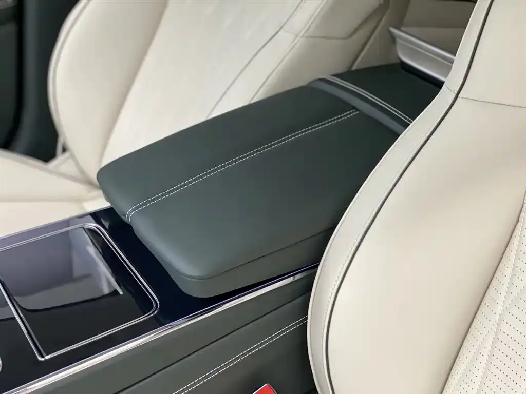 Bentley Flying Spur — фото 4