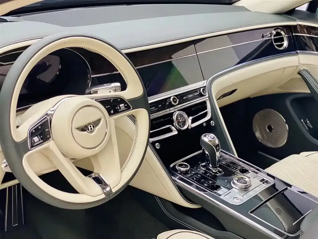 Bentley Flying Spur — фото 3