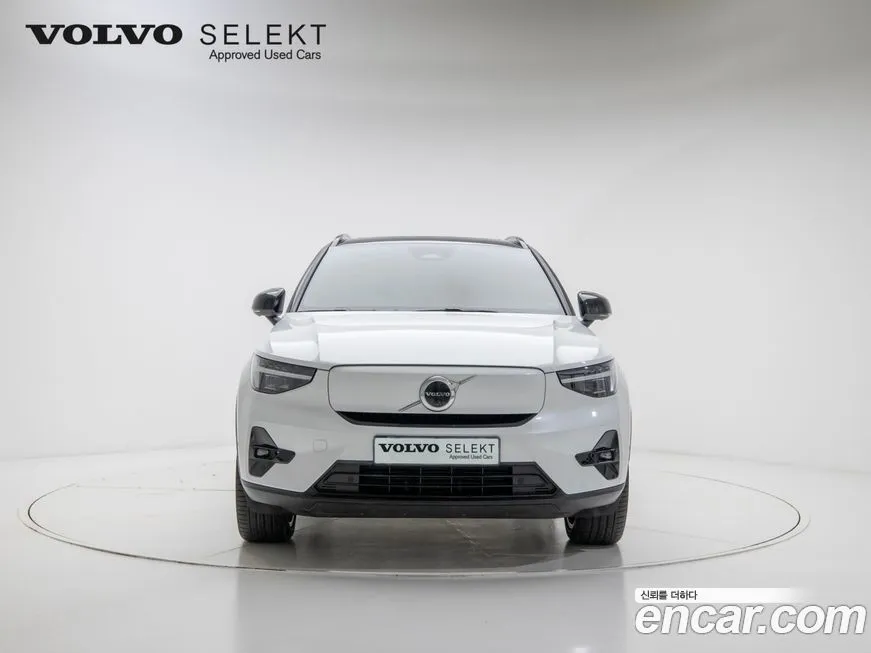 Volvo XC40 — фото 8