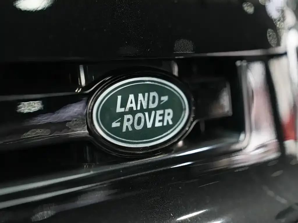 Land Rover Defender — фото 10