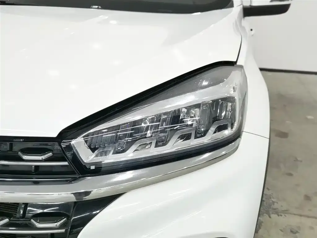 Chery Tiggo 8 — фото 10
