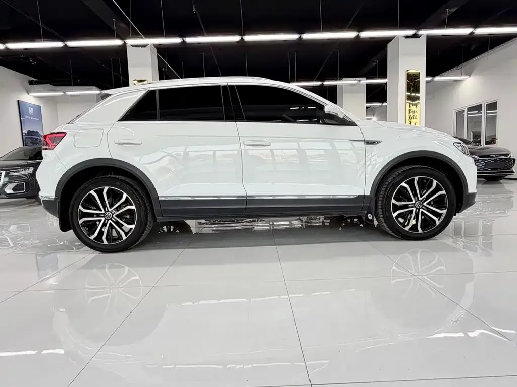 Volkswagen T-Roc — фото 2