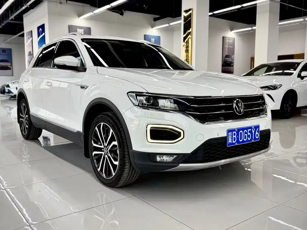 Volkswagen T-Roc — фото 9