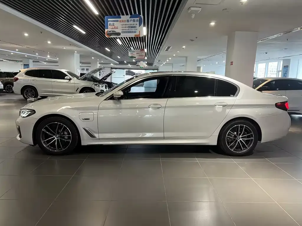 BMW 5 Series New Energy — фото 2