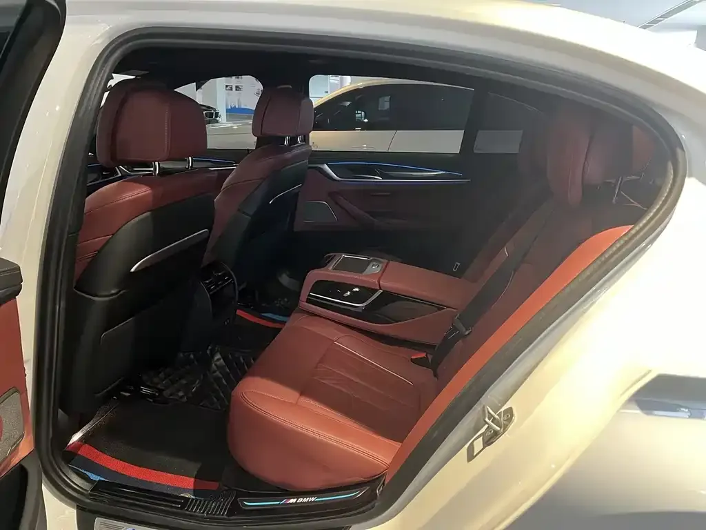 BMW 5 Series New Energy — фото 10