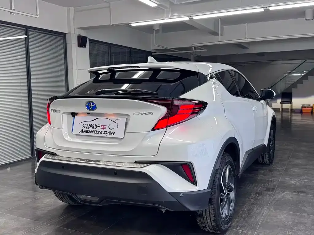 Toyota C-HR — фото 8