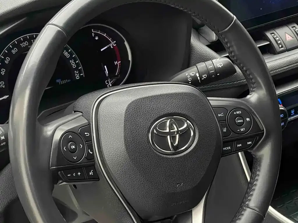 Toyota RAV4 — фото 5