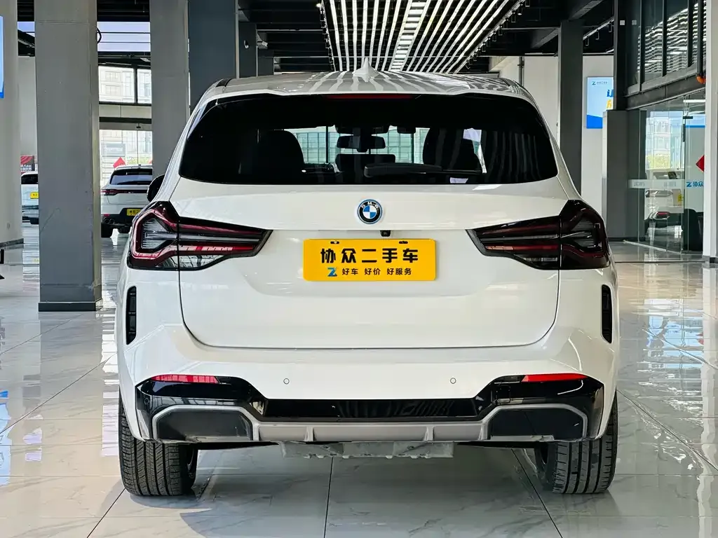 BMW iX3 — фото 2