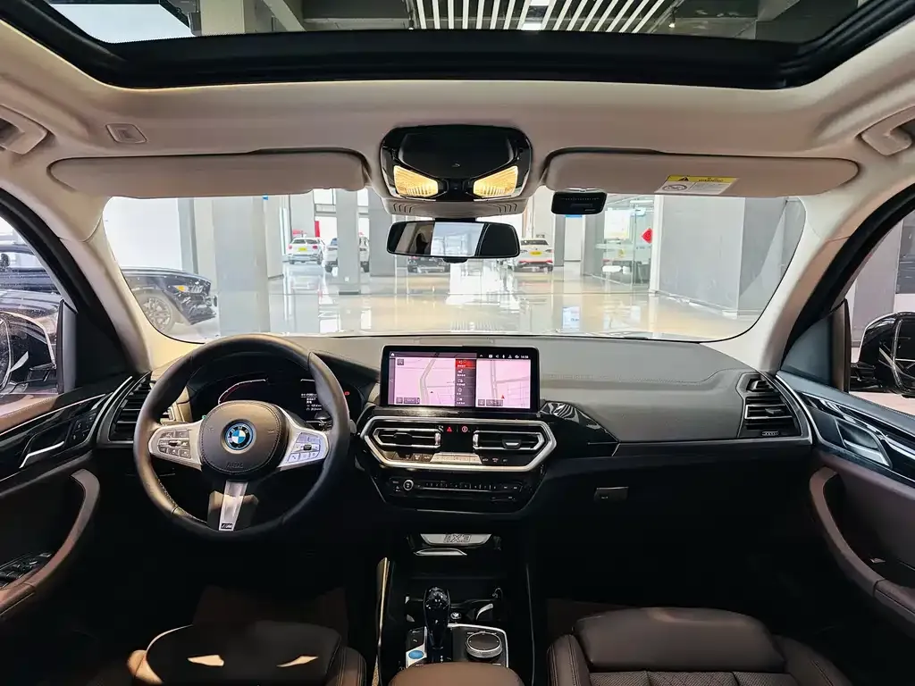 BMW iX3 — фото 9
