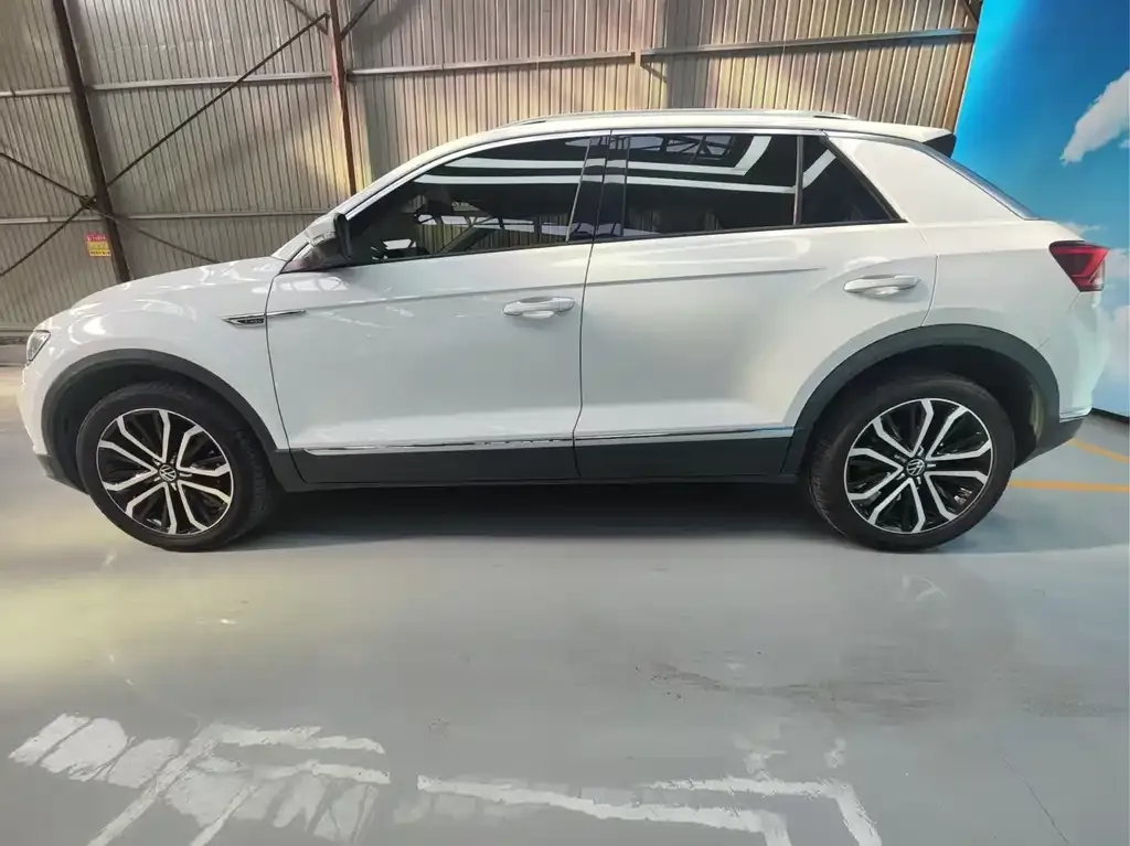 Volkswagen T-Roc — фото 10
