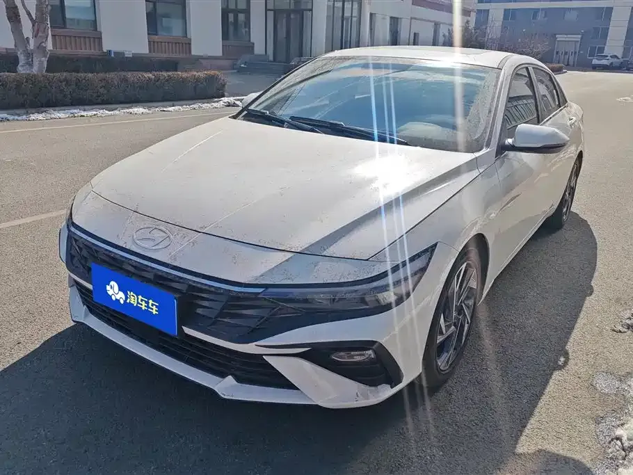 Hyundai Elantra — фото 1