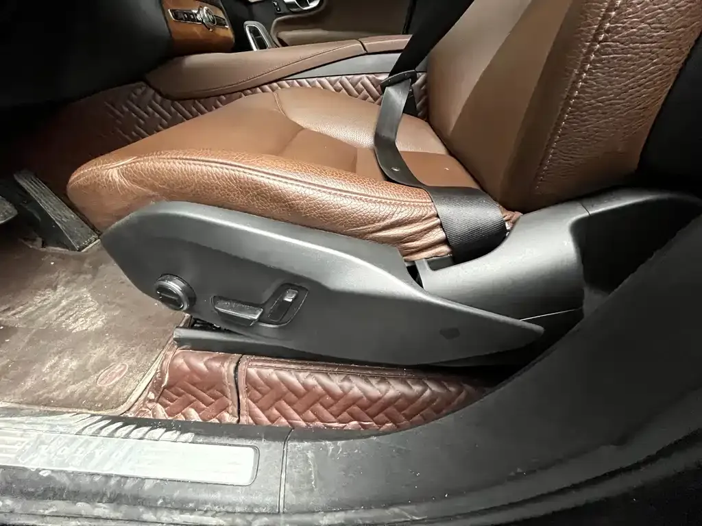 Volvo XC90 — фото 4