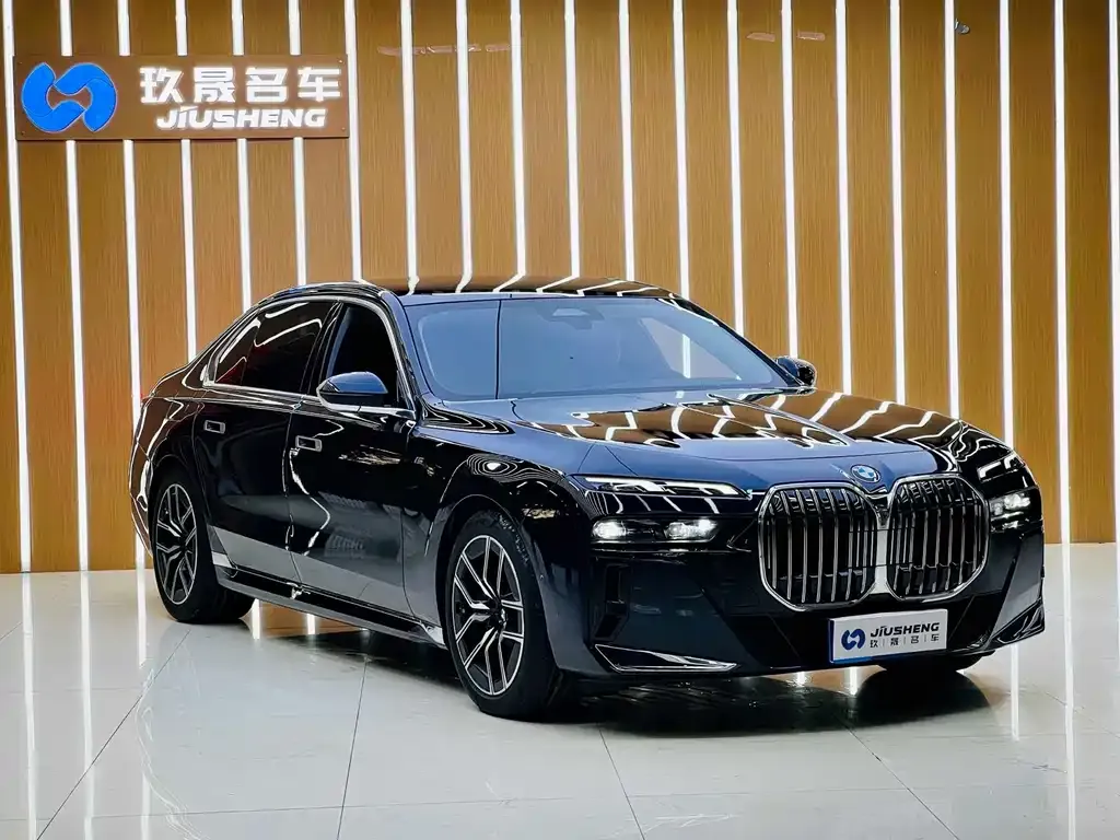 BMW 7 Series — фото 1