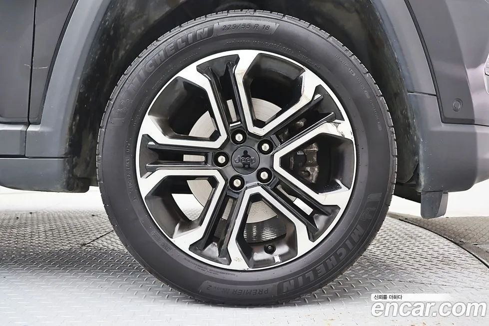 Jeep Compass — фото 8
