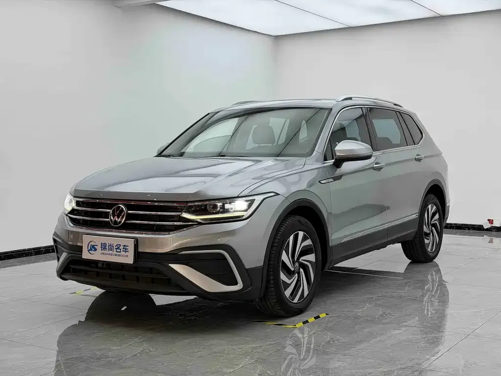 Volkswagen Tiguan L — фото 4