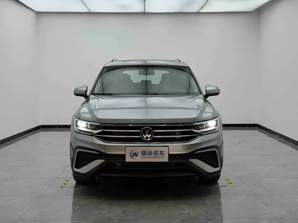 Volkswagen Tiguan L — фото 2