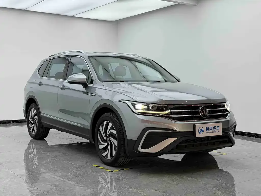 Volkswagen Tiguan L — фото 6