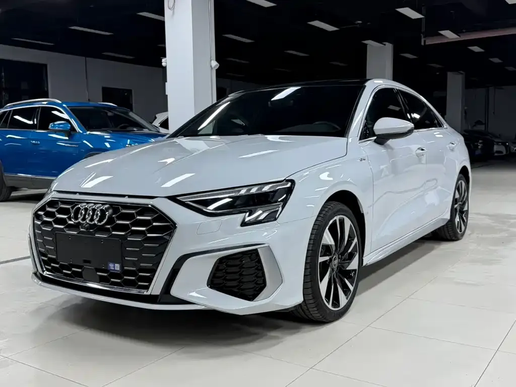 Audi A3 — фото 1