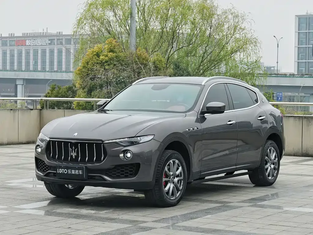 Maserati Levante — фото 1