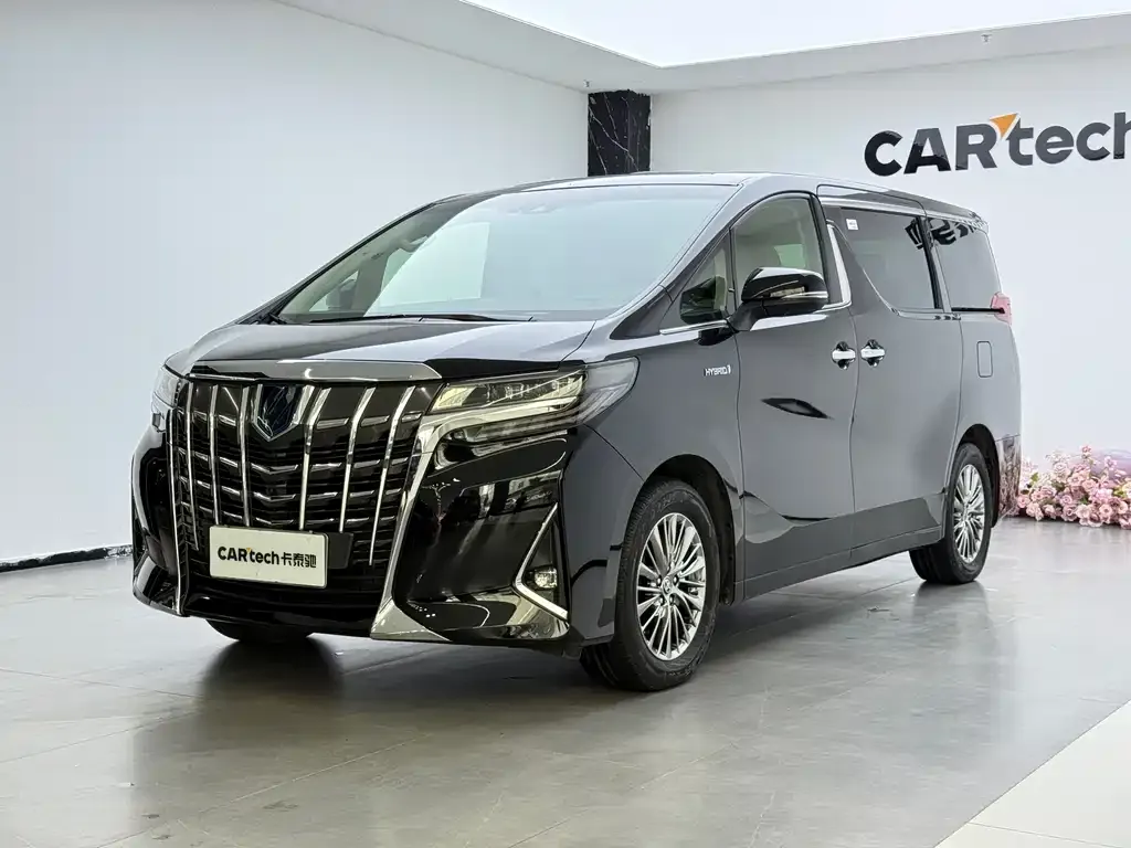 Toyota Alphard — фото 1